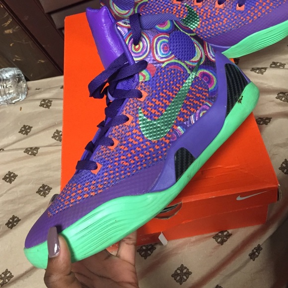 Kobe XI (Bottom Glows In The Dark) - Picture 2 of 4
