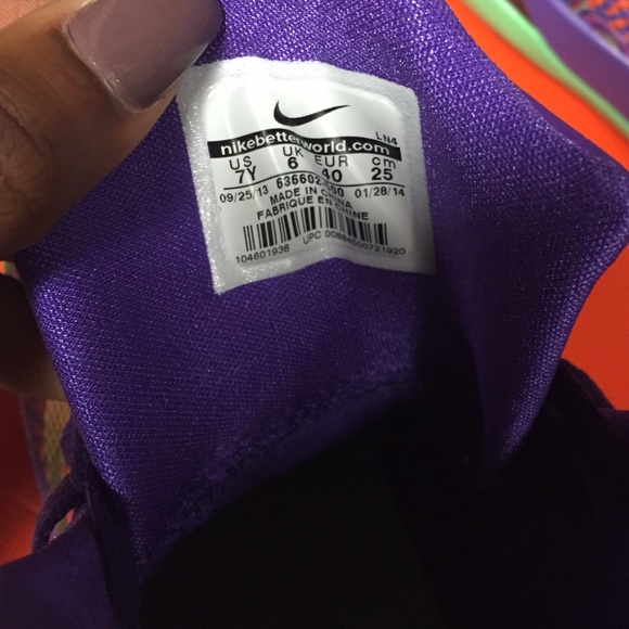 Kobe XI (Bottom Glows In The Dark) - Picture 3 of 4