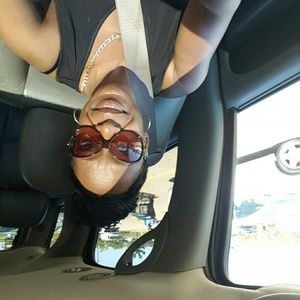 Meet your Posher, Iris