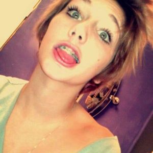 Meet your Posher, Danielle