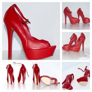 💝 Sold  Red Steve Madden Pumps 💝