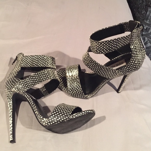 Steve Madden heals in a women's 7
