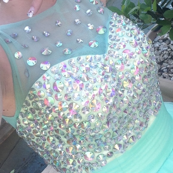 BEAUTIFUL MINT PROM DRESS - Picture 3 of 3