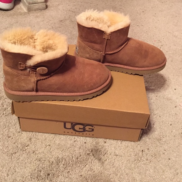 MINI light brown uggs