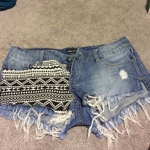 Patterned fringe shorts
