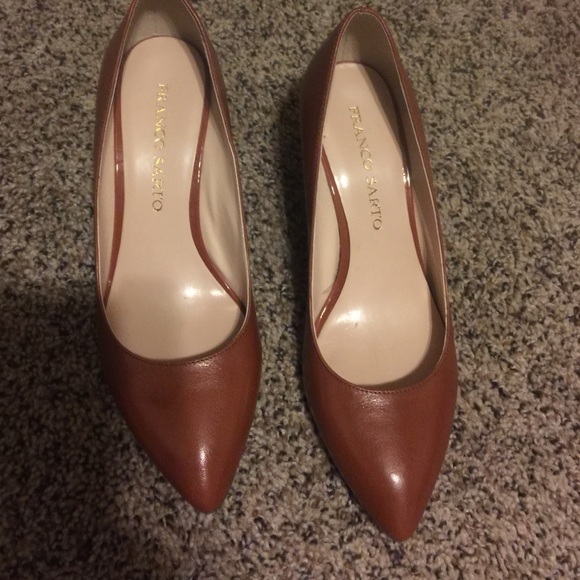 Leather wedges color camel