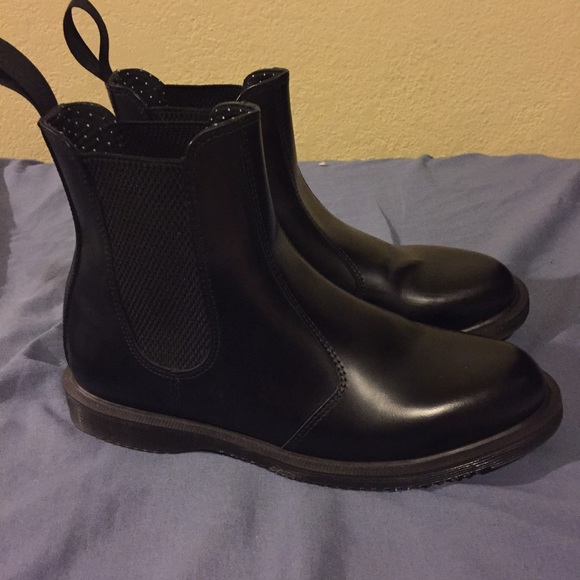 🦄 SOLD ON MERC 💗 Doc Marten Chelseas