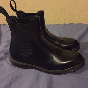 🦄 SOLD ON MERC 💗 Doc Marten Chelseas