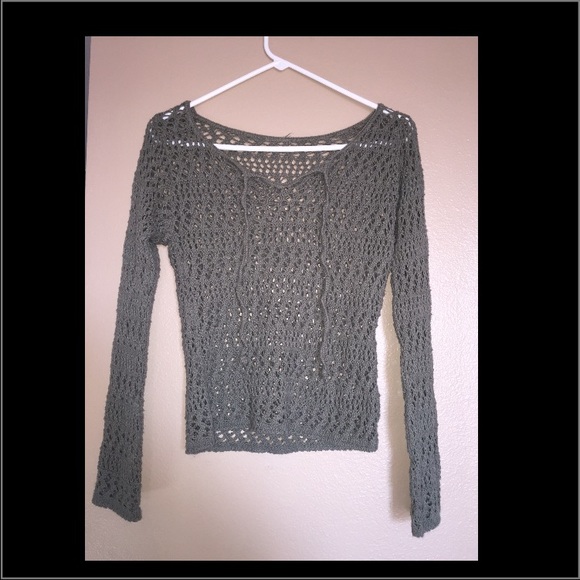 Knit long sleeve sweater :)