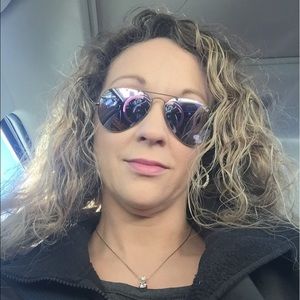 Meet your Posher, Dena