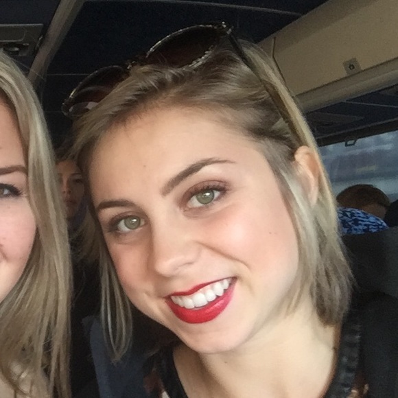 Meet your posher Chelsea - Picture 2 of 2