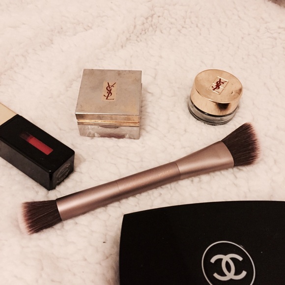 UD naked-flushed double-ended brush