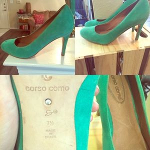 Designer Suede finish aqua colored heels NWOT