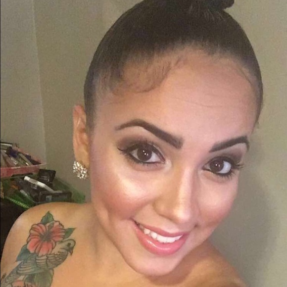 Meet your Posher, Alexandra