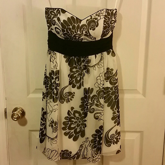WH/BM Black & White Floral Dress