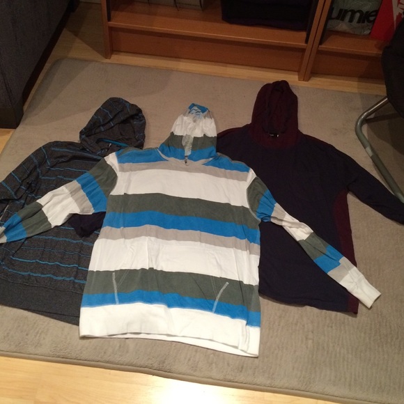 Long sleeve shirt with hood and pocket