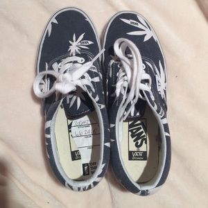 NEW GREY AND WHITE VanS