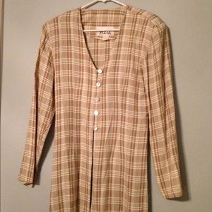 🌺🌺 PRICE REDUCTION🌺🌺 Tan/white tunic blouse.