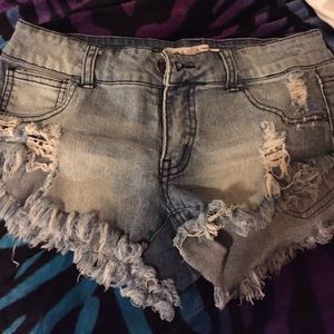 Distressed fringed shorts