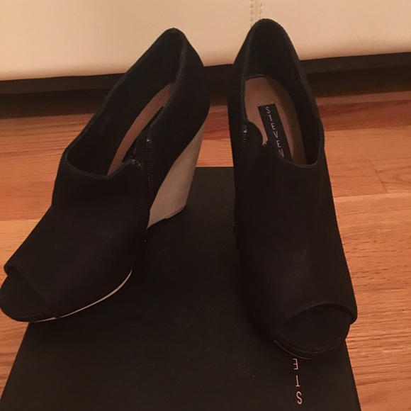 Women's black wedge heels