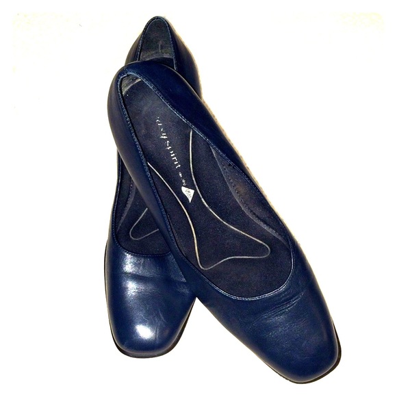 easy spirit navy pumps