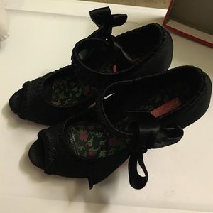 Betsy Johnson black shoes!