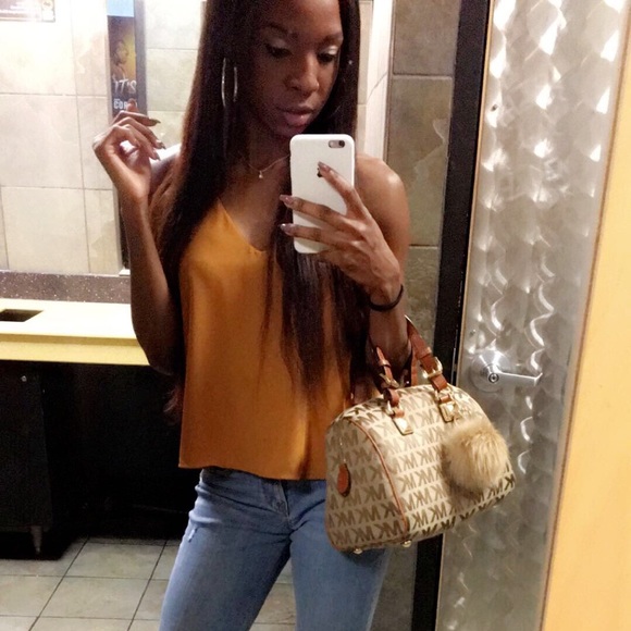 Meet your Posher, Cydnie - Picture 2 of 4