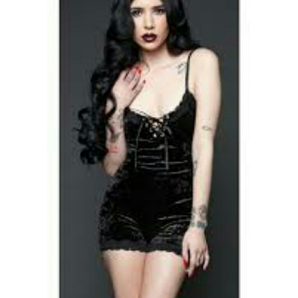 Touch me velvet romper