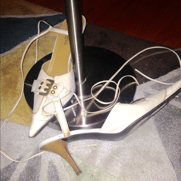 Pointed toe wrap heel shoe...Excellent condition - Picture 2 of 2