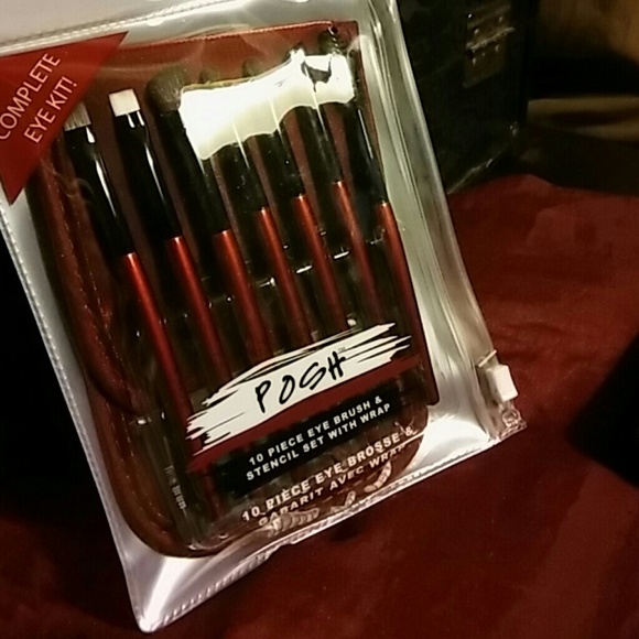Theses Brand 🆕 POSH Make Up Brushes Set❕❕ - Picture 2 of 3