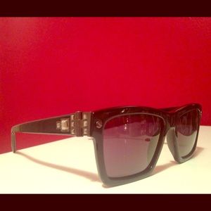 New Lanvin sunglasses -Very chic and black sln511s