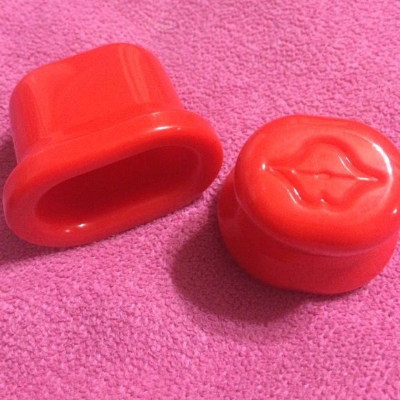 Lip pumpers