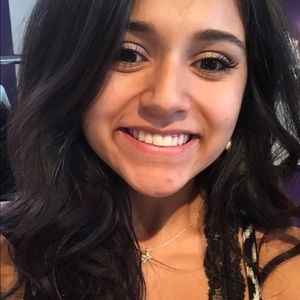 Meet your Posher, Alicia