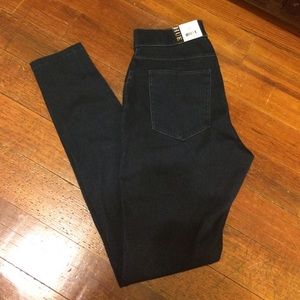 Brand new HUE legging!