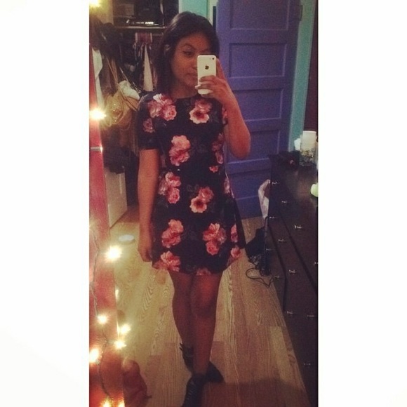 Dress - Picture 2 of 2