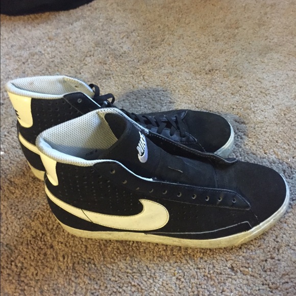 Nike Shoes - Black Nikes