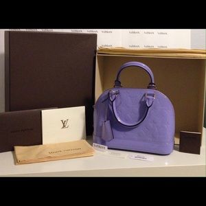 LOUIS VUITTON
Alma Bb Vernis Handbag CrossBody Bag