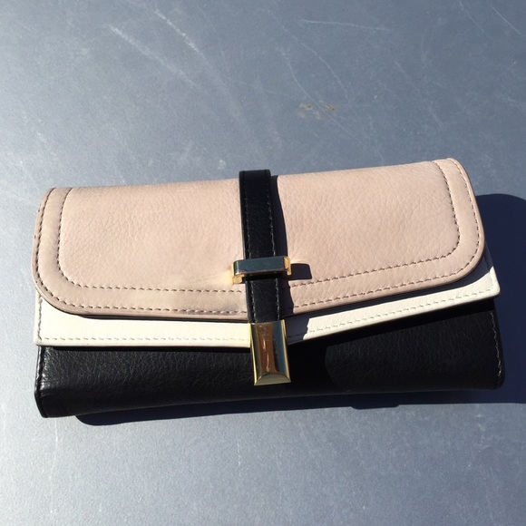 Vince Camuto Molly Leather Checkbook Wallet