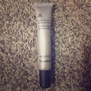 Arbonne sheer glow highlighter