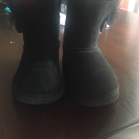 Toddlers Size 8 Black Uggs - Picture 3 of 4