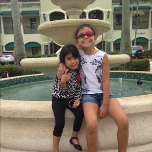 Meet your Posher, Gloria