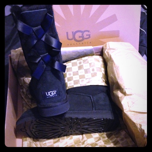 Black bow uggs just showing for now