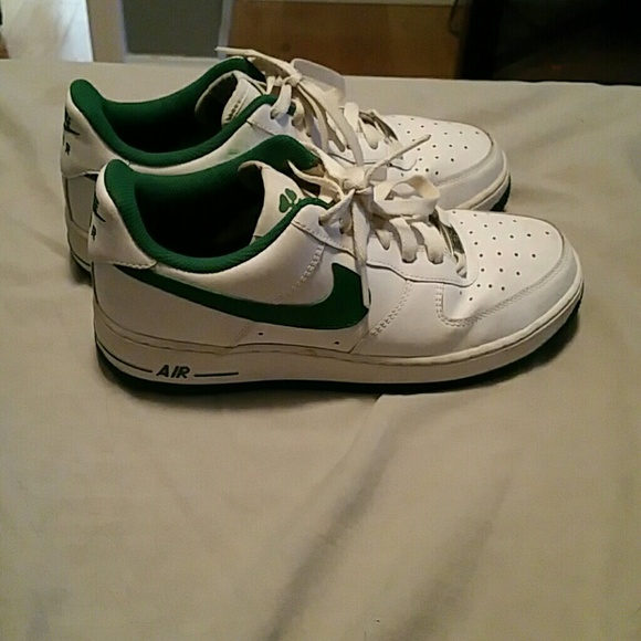 Nike Air Size 6 Sneakers - Picture 3 of 4