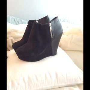 Perfect black winter bootie