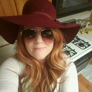 Meet your Posher, Cassandra