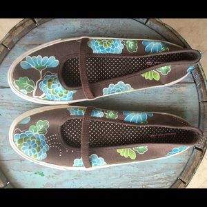 Limited Too Canvas Slip on Brown Sneakers/Flats 9