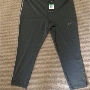 NWT Capri Nike leggings grey