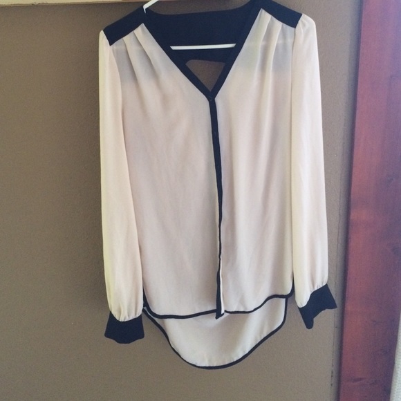 daytrip blouse size large. Cream and black.