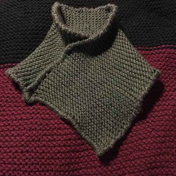 ✔️Sold✔️ HP x3🦄 Vegan Charcoal Huntress Shawl - Picture 3 of 4