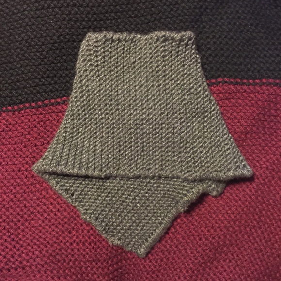 ✔️Sold✔️ HP x3🦄 Vegan Charcoal Huntress Shawl - Picture 4 of 4